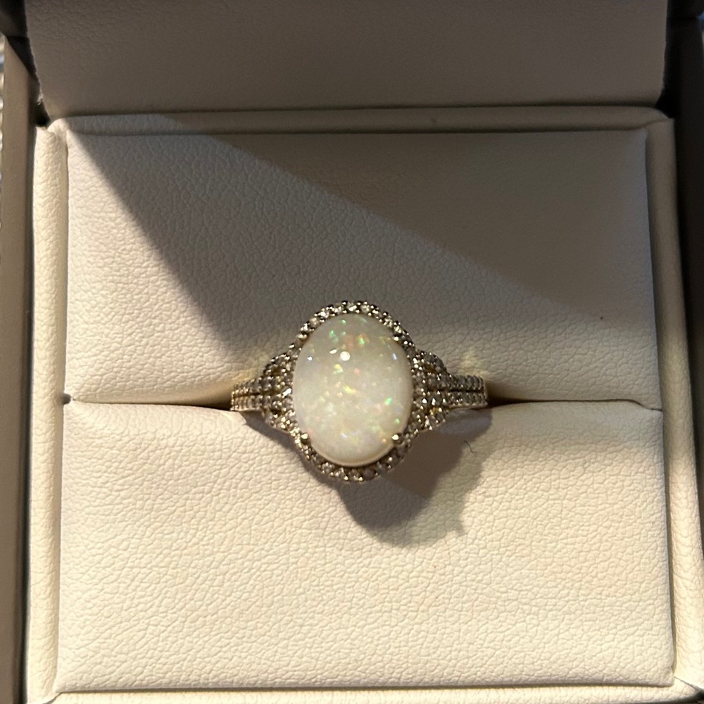 Lali 14k Gold Opal ring surrounded by Diamond accents size 8 - Picture 11 of 15